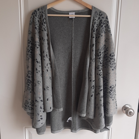 CAbi Sweaters - Cabi Gray Leopard Print Gigi Cape Shawl One Size